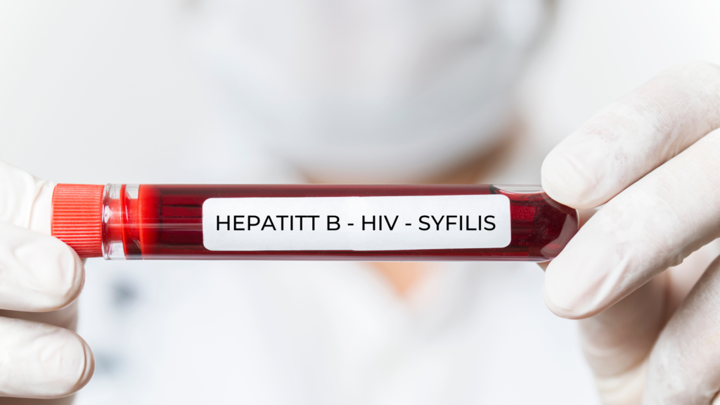 For å forebygge smitteoverføring fra mor til foster får alle gravide ved svangerskapskontroll tilbud om å teste seg for hepatitt B, syfilis og HIV.