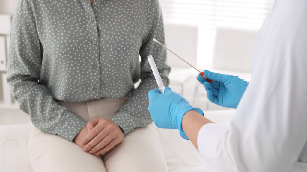 1 til 4 prosent av gravide har klamydia, mange uten å vite det selv da klamydia ikke alltid gir symptomer. 